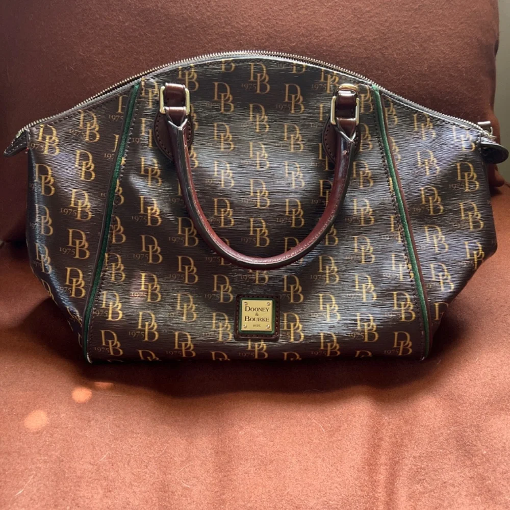 Dooney &Bourke - Picture 3 of 4